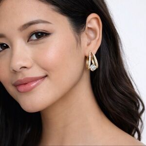 (NWT) GIANI BERNINI • 18k Gold Cubic Zirconia Saddleback Hoop Earrings